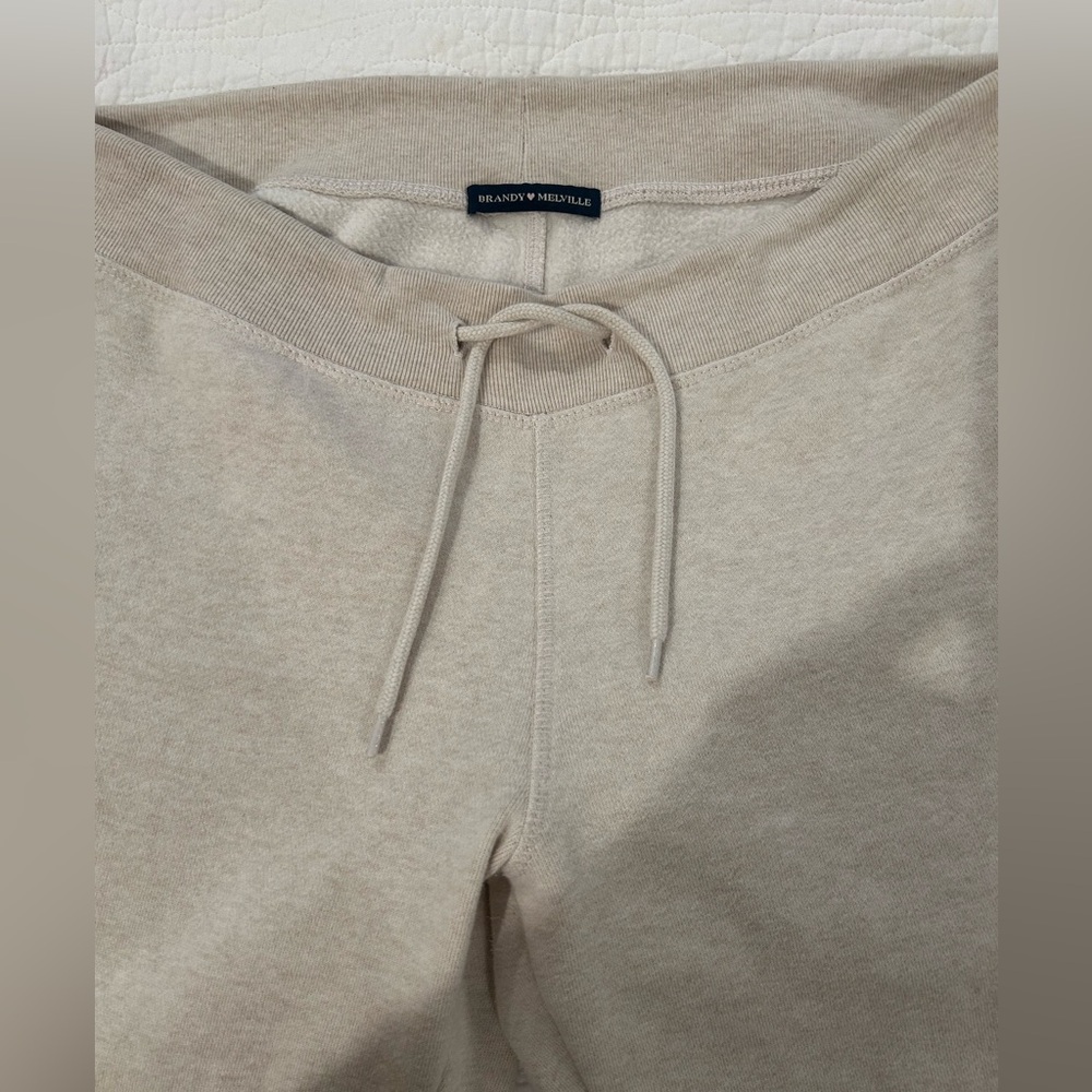 Brandy Melville Wide Leg Yoga Crème Color Sweatpants Raw Hem - Picture 3 of 9